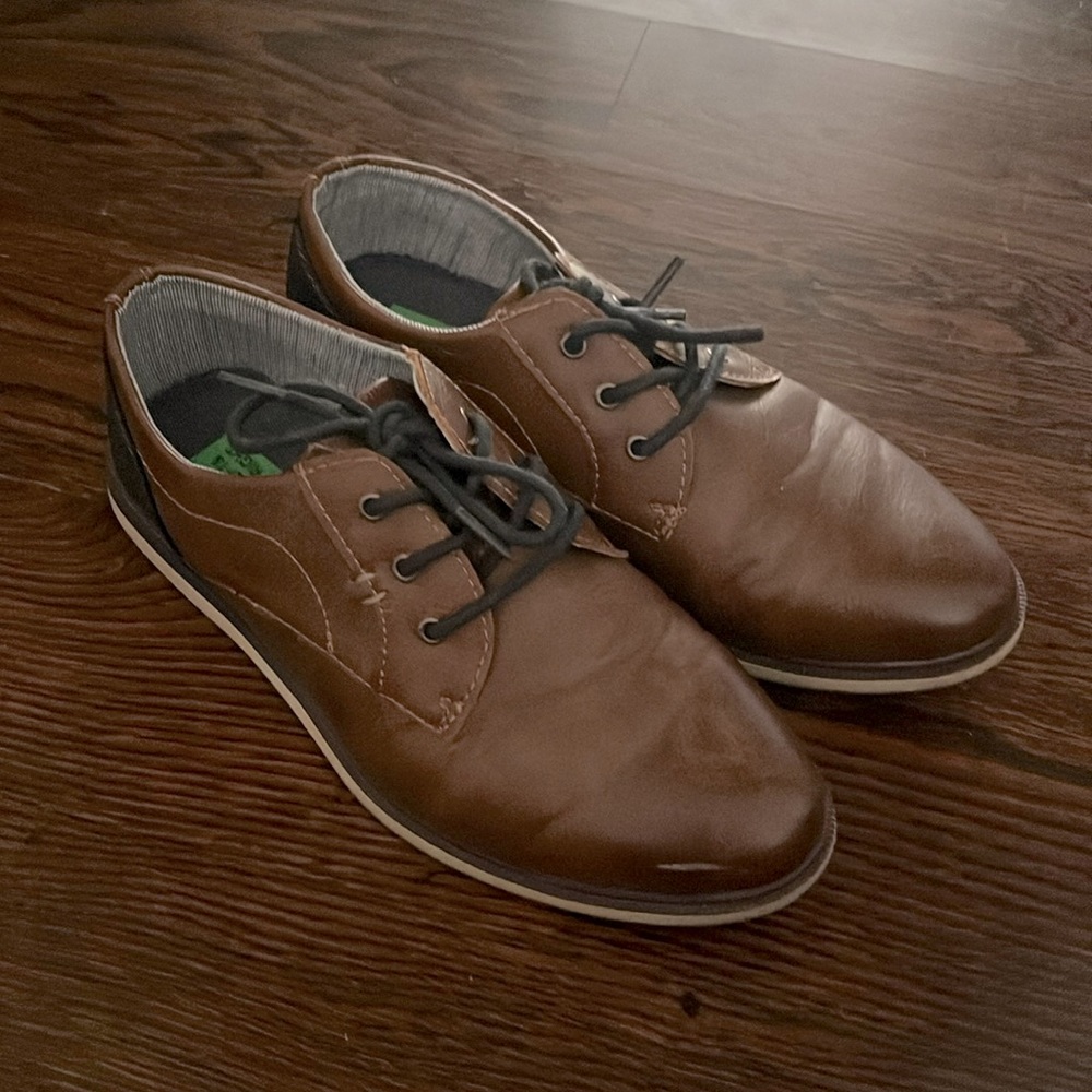 Left & Right branded dress up shoes